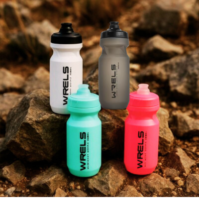 Gamme de gourdes sport WRELS 600 ml en blanc, gris vert et rose