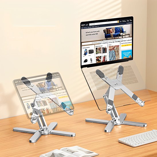 Deux supports ordinateurs portables réglables en aluminium argenté montrant différentes hauteurs pour un télétravail confortable et productif.