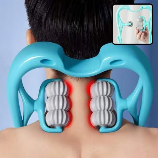 Masseur de cou à double rouleaux appliqué sur la nuque d’un homme pour apaiser les tensions musculaires et améliorer la circulation.