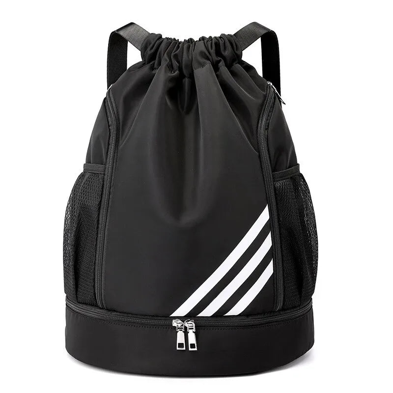 Sac de sport noir à cordon avec double fermeture éclair et poches en filet, design minimaliste et pratique pour la gym ou le quotidien.