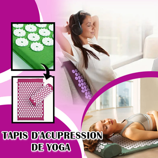 Femme allongée sur un tapis d’acupression de yoga violet avec coussin, idéal pour détendre le dos, soulager les tensions et améliorer la circulation.