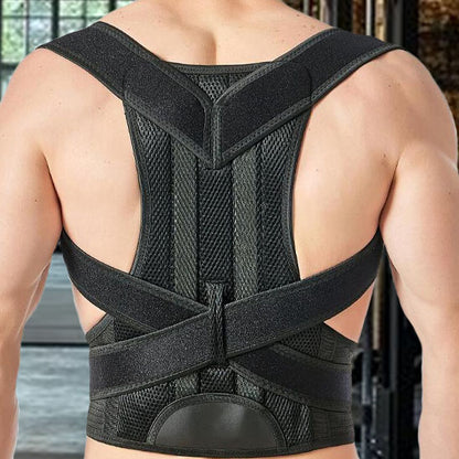 Homme portant la ceinture dorsale PostureZen pour soulager les douleurs du dos