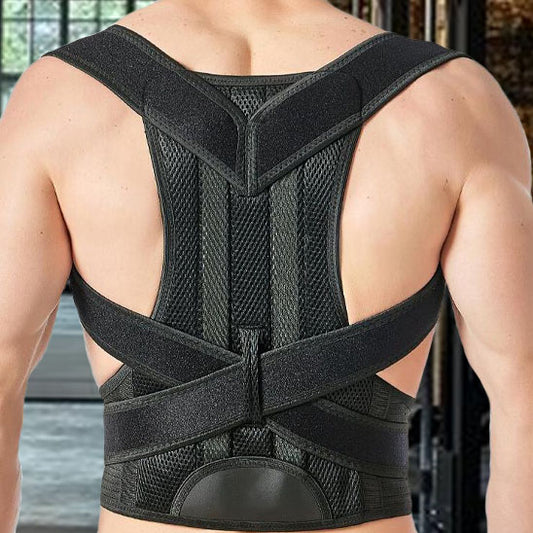 Homme portant la ceinture dorsale PostureZen pour soulager les douleurs du dos