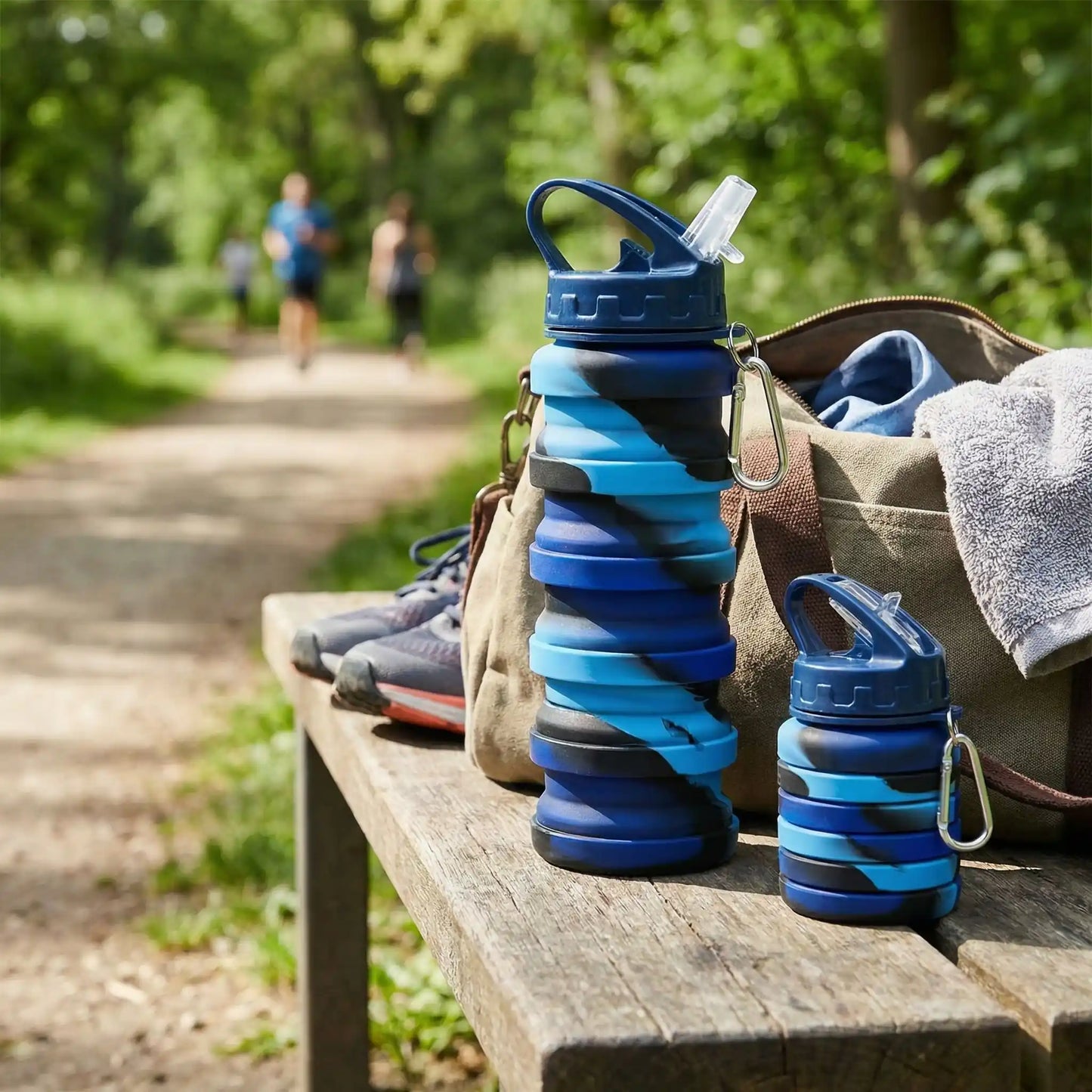 gourde de sport pliable en silicone montrant le format déplié et rétracté en extérieur