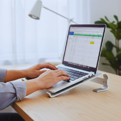 support ordinateur portable ergonomique en aluminium sur bureau pour ameliorer la posture de travail
