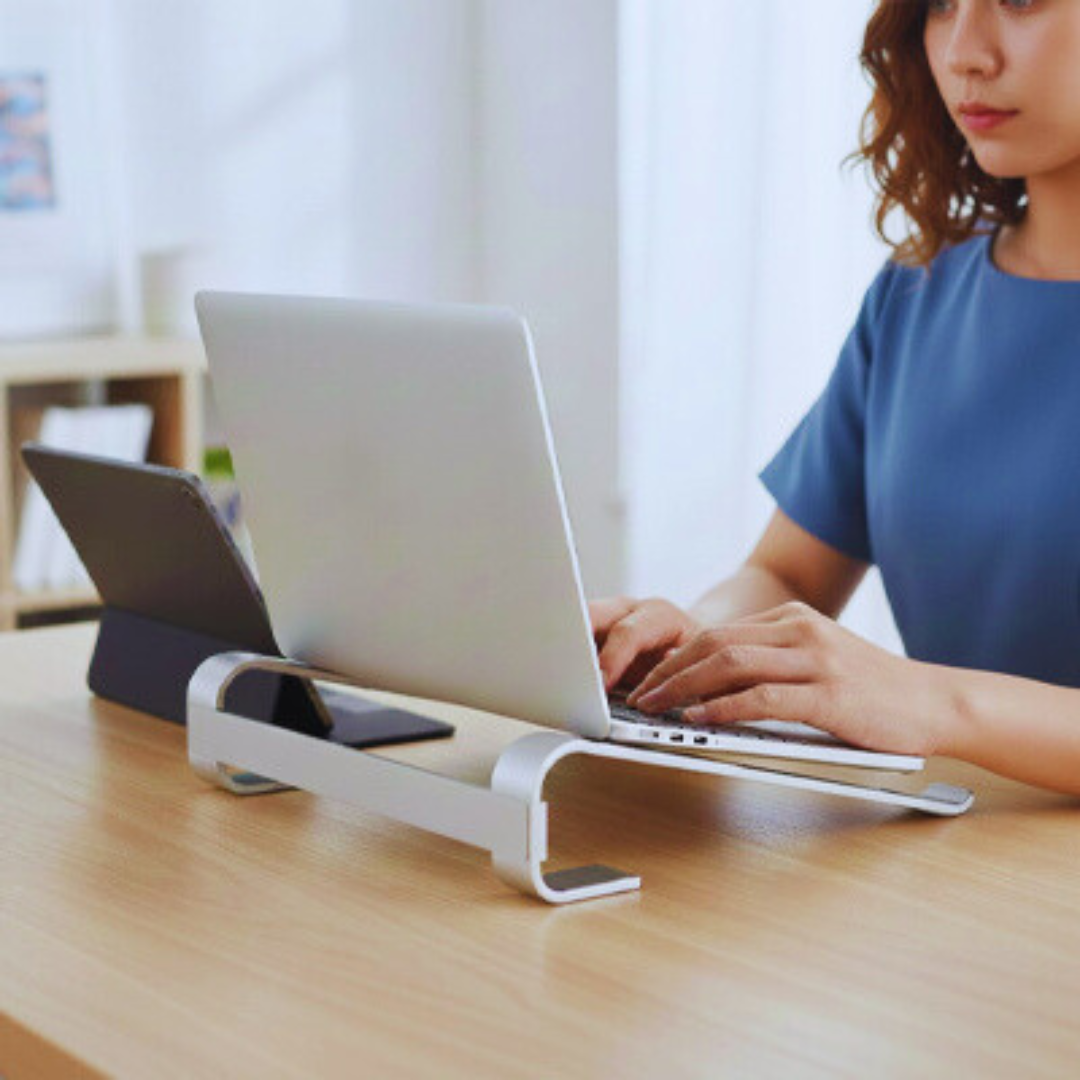 support pc portable ergonomique en aluminium pour teletravail et bureau confortable