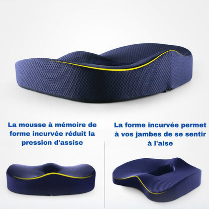 Coussin orthopédique de siège en mousse à mémoire de forme bleue, avec forme incurvée réduisant la pression et améliorant le confort des jambes.